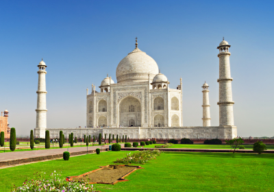 Amritsar to Agra Taxi